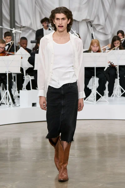 Look 18